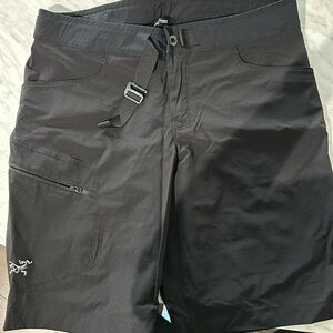 Arc’teryx black hiking short